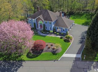 3 Crescent Lane, Trumbull, CT 06611