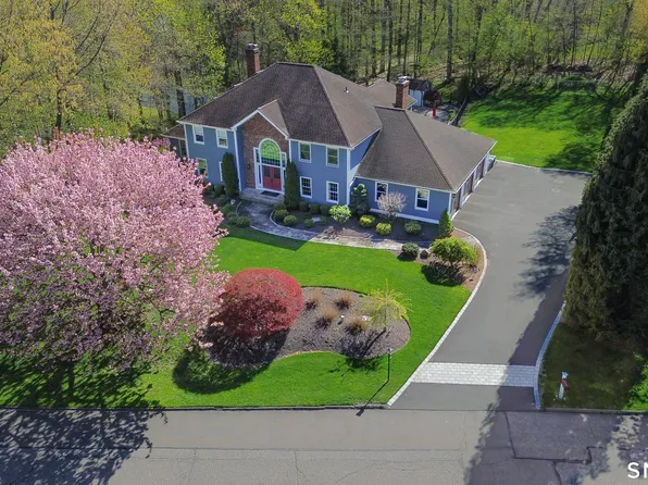 3 Crescent Lane, Trumbull, CT 06611