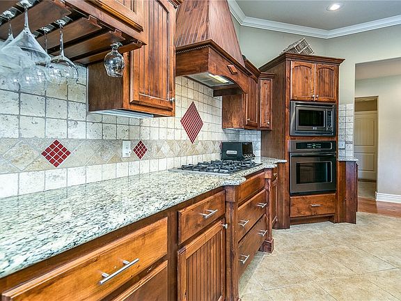 3rd image of 1402 Summerfield Ave