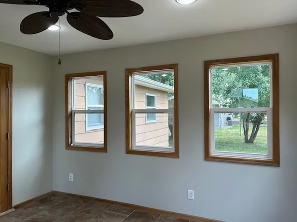 44 W Harmon Dr, Mitchell, SD 57301