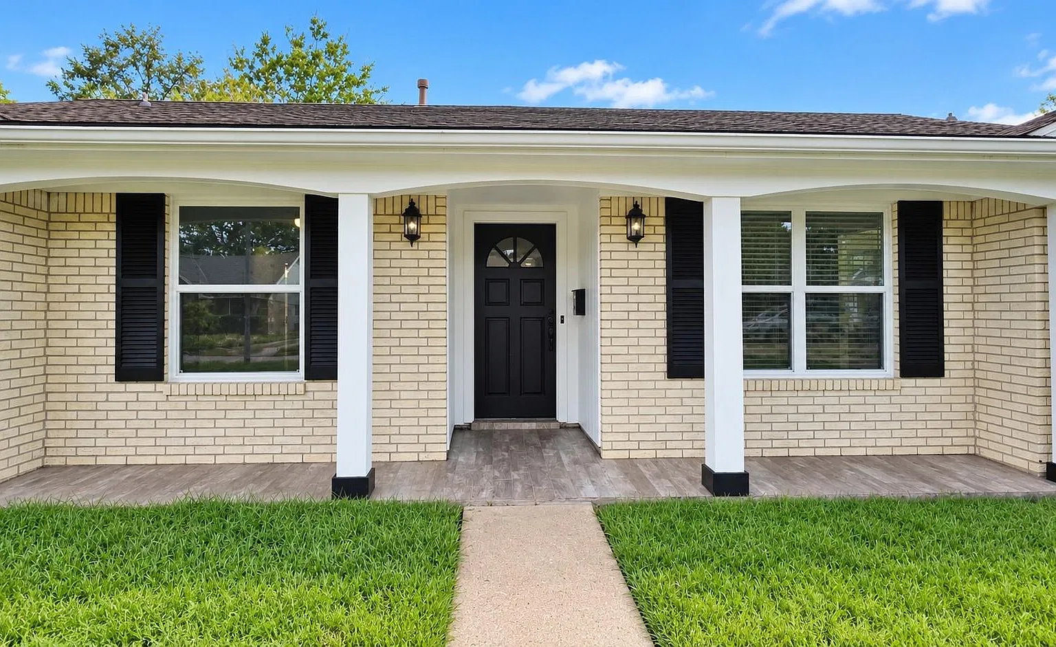 4 bed, 2.5 bath, 2452 sqft, $3,000 — Photo 1