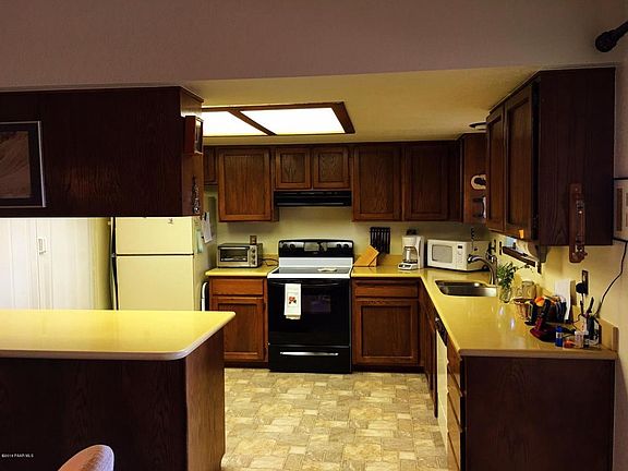 4th image of 725 Meadowlark Ln