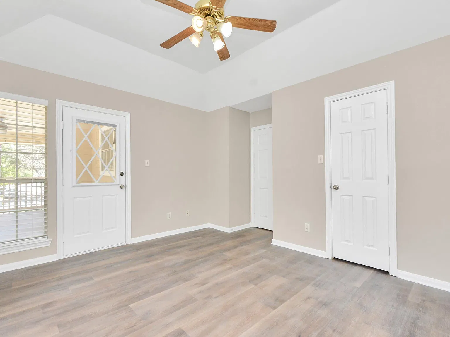 1161 Lovett St — Photo 4