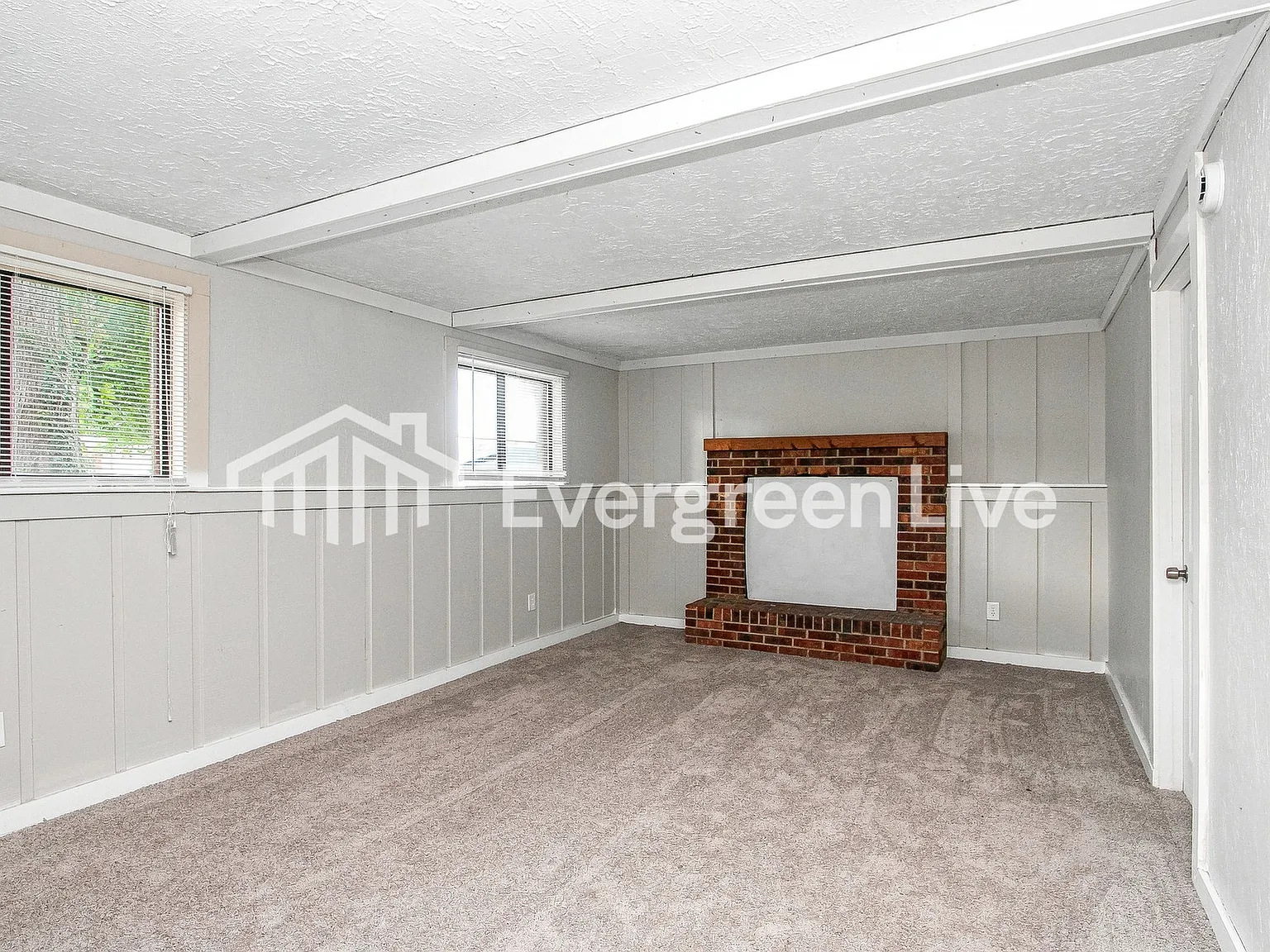 4 bed, 2.0 bath, 1606 sqft, $1,795 — Photo 2