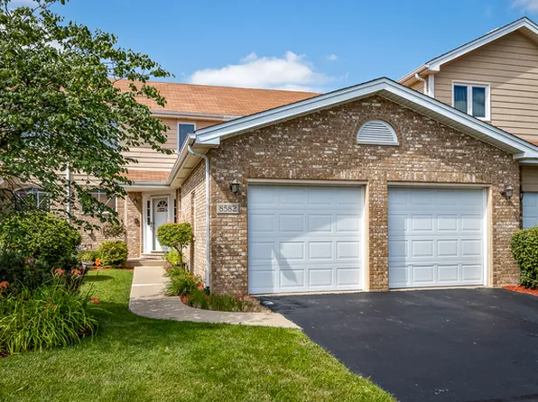 8582 Tullamore Dr, Tinley Park, IL 60487