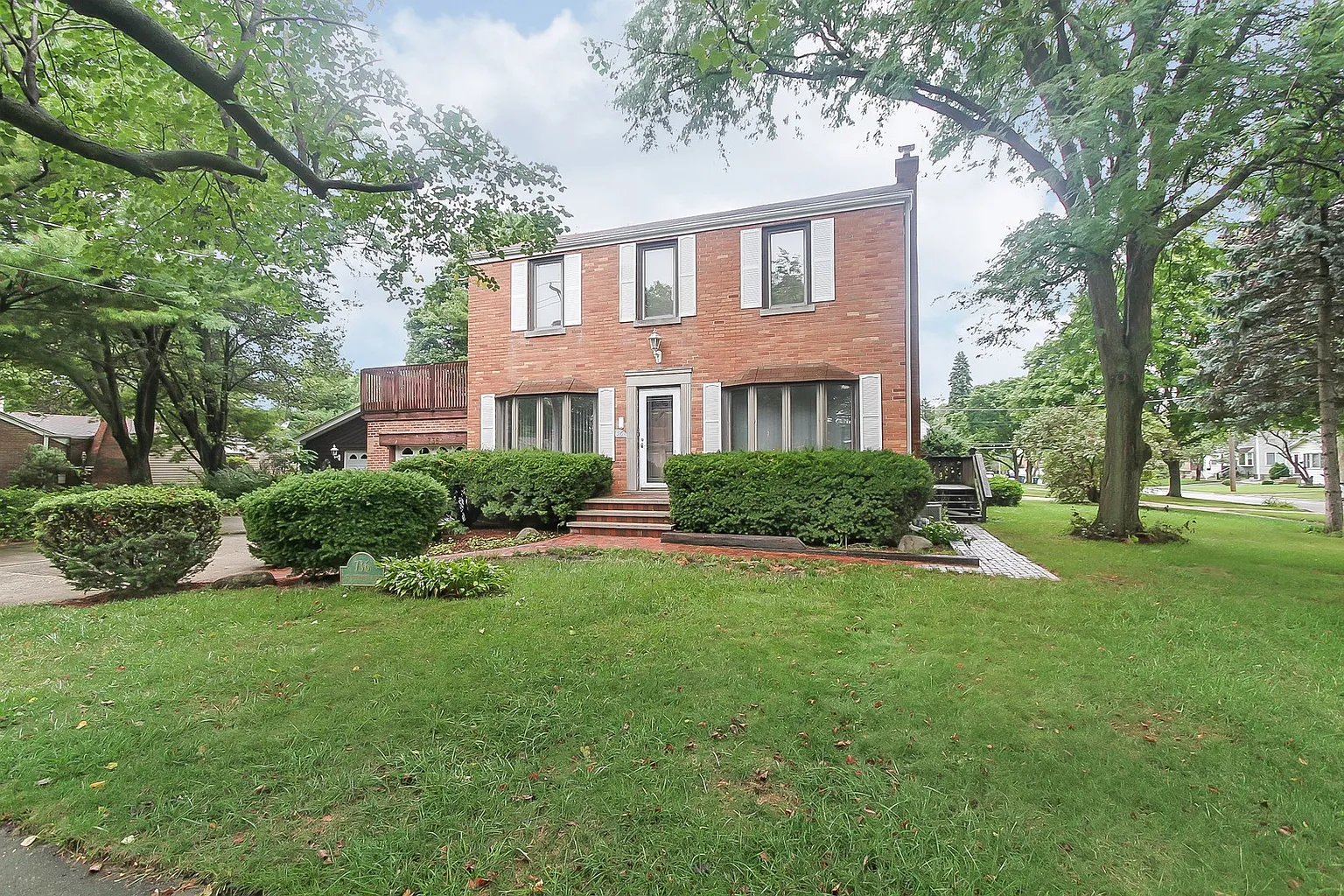 736 Greenview Ave photo 1