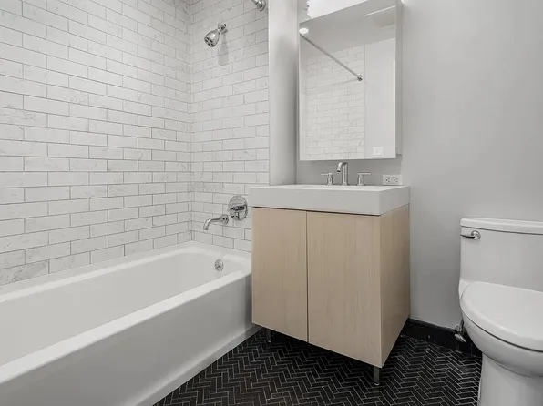 555 Waverly Avenue image 9 of 24