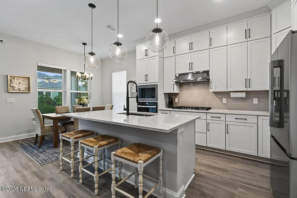 3 bed, 3.0 bath, 2588 sqft, $3,200 — Photo 3