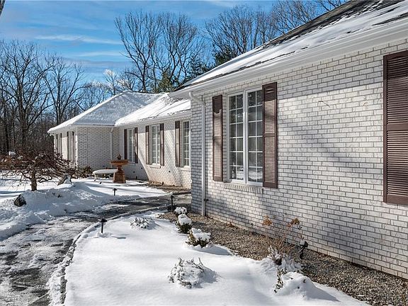 5th image of 28 Lincoln Dr