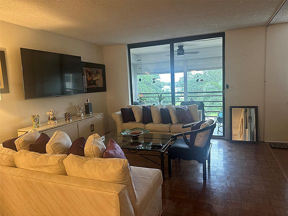 4th image of 1400 Saint Charles Place #508