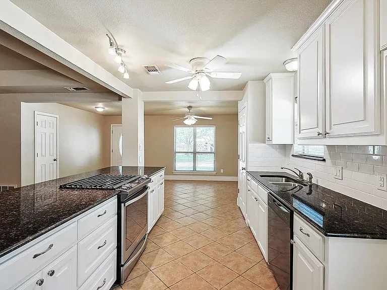 218 Raintree Dr — Photo 9