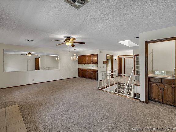 4th image of 6132 S Lakewood Ave