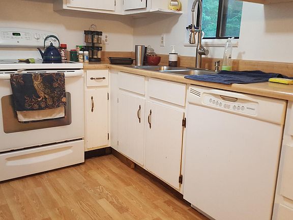 5th image of 1452 E 82nd St