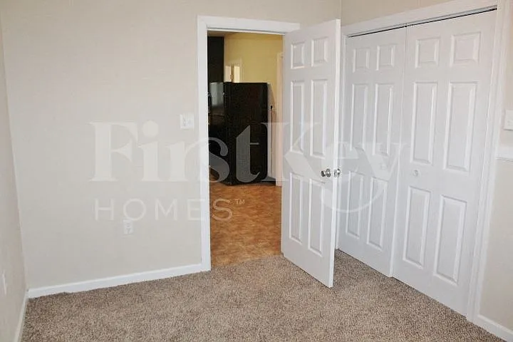 304 E 4th St — Photo 10
