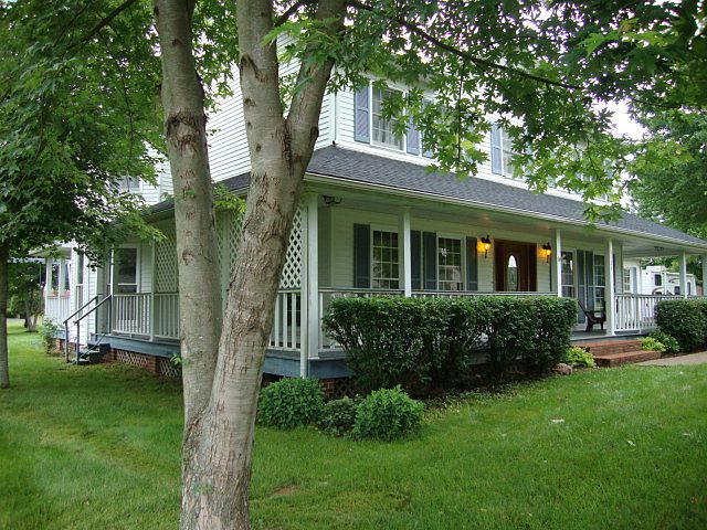 1st image of 1122 Lois Ln