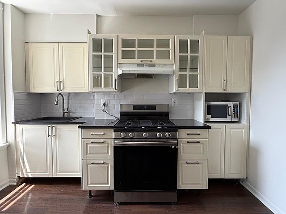 3rd image of 67 Franklin St APT 3