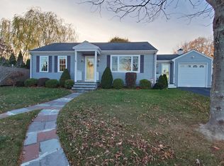 21 Westwood Rd, Bristol, RI 02809
