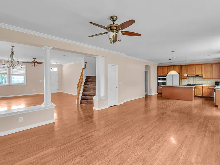 240 Seymour Pl — Photo 5
