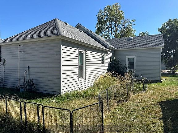 4th image of 206 E 13th Wood Riv NE