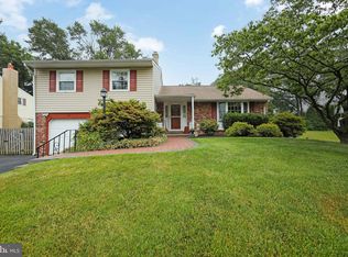 105 Brentwood Dr, Willow Grove, PA 19090
