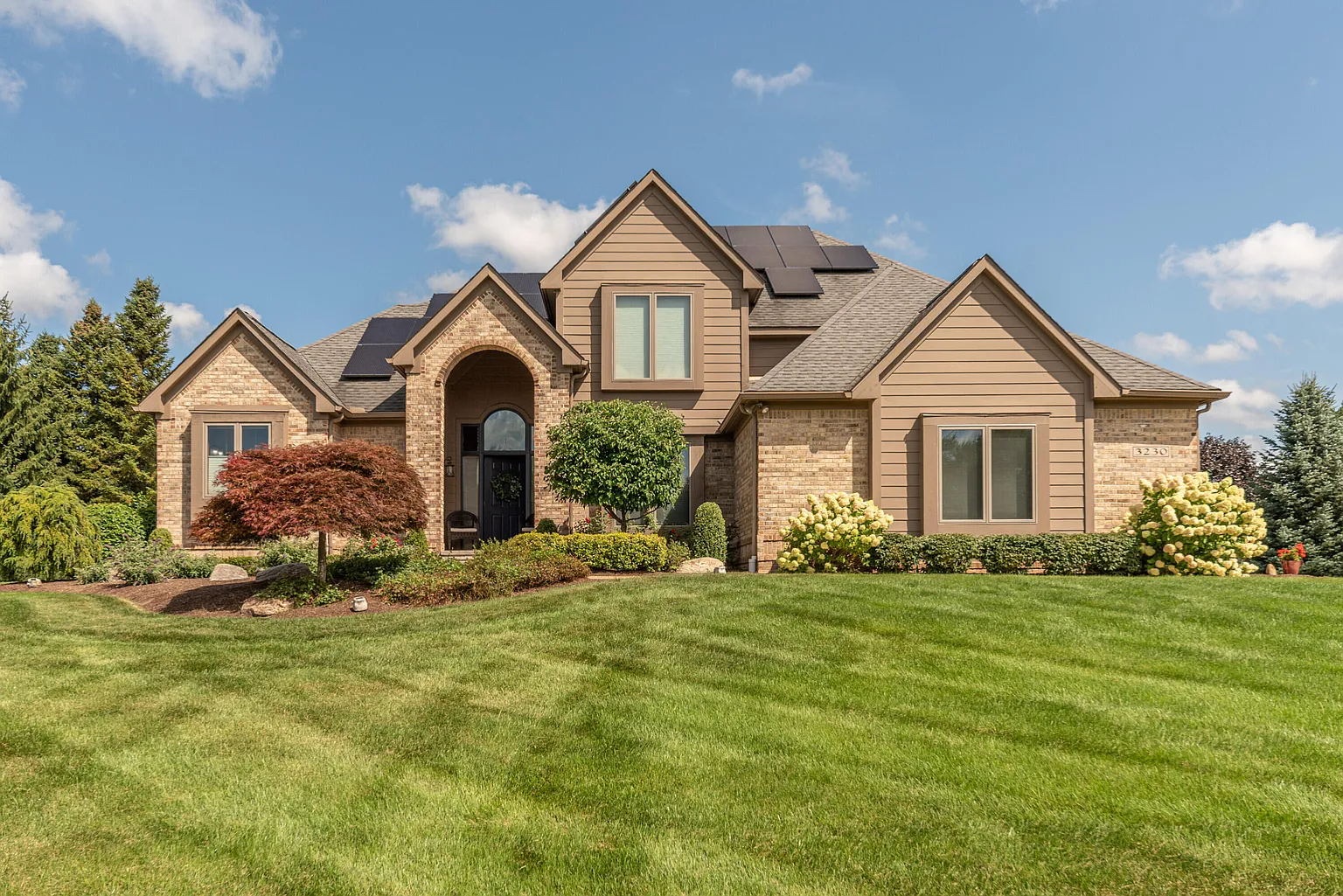 3230 Golfview Dr photo 1