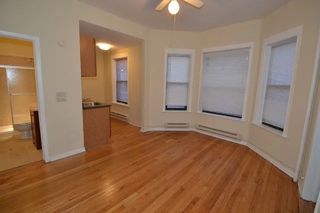 Magnificent 1 Bed, 1 Bath at Waveland + Sheffield (Wrigleyville) — Photo 4