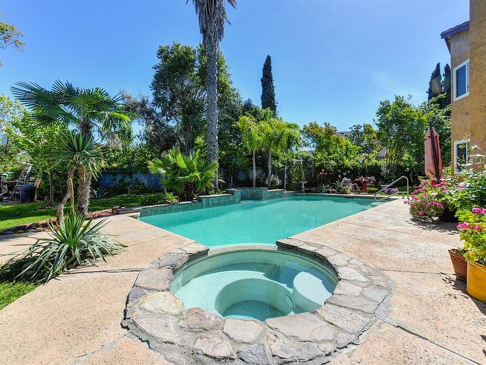 1st image of 8261 Woodrose Ct