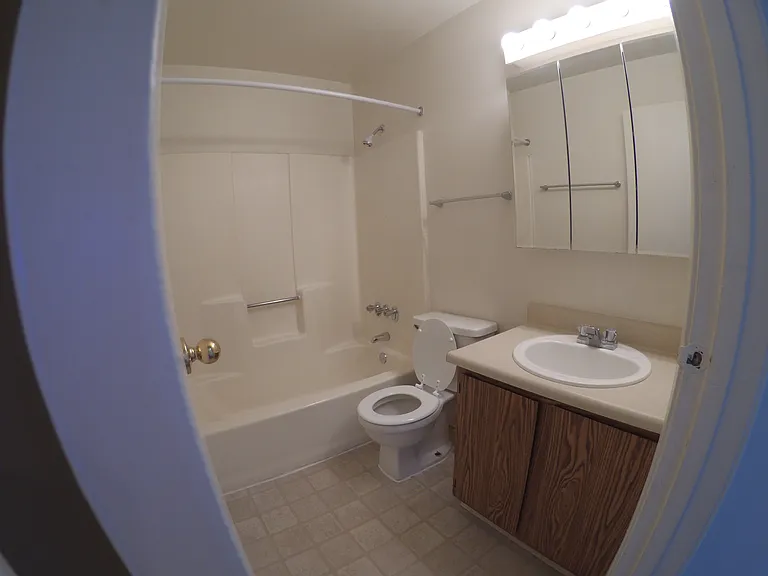 Lakeside Apartments at Walnut Hills — Photo 18