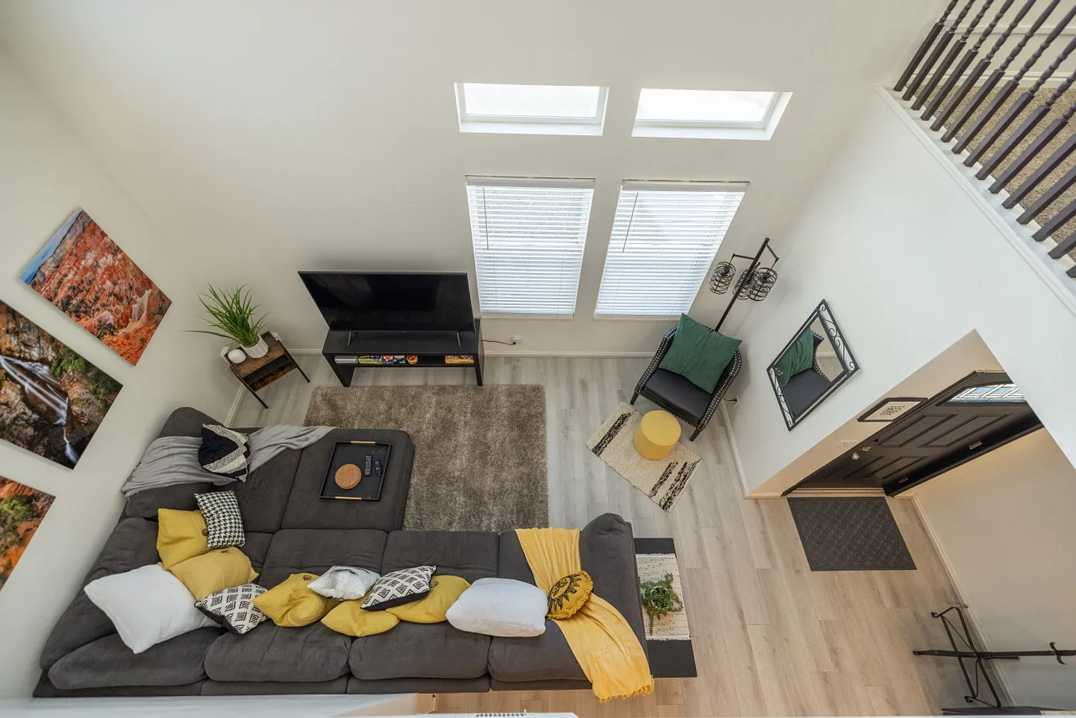 3 bed, 2.0 bath, 1883 sqft, $3,816 — Photo 4