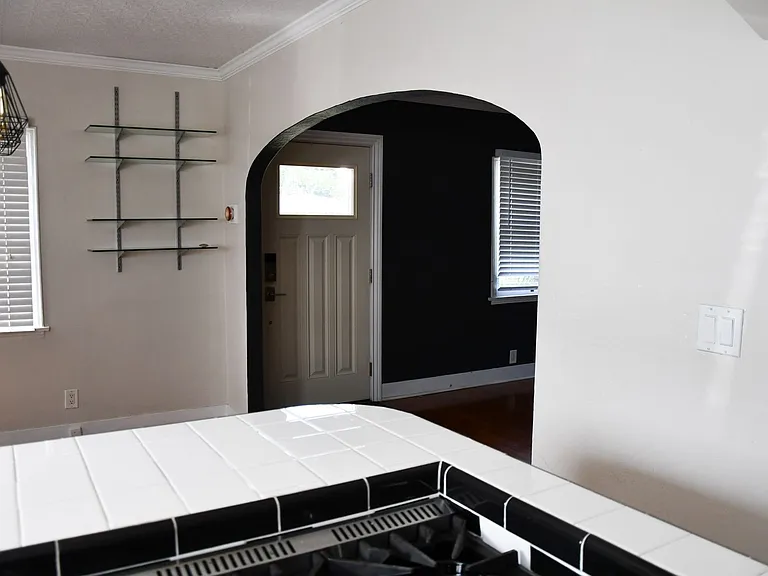 629 W Culver Ave — Photo 15