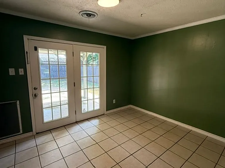 1949 Chimneywood Ct — Photo 3