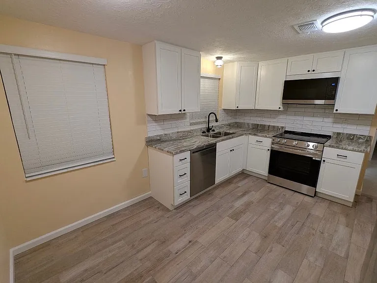 2187 Dixie Garden Loop — Photo 1