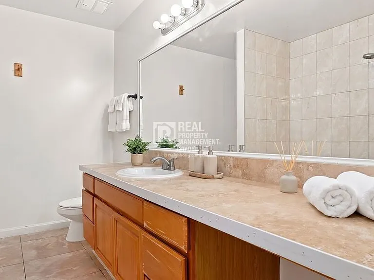 3009 Canyon Crest Dr #B — Photo 14