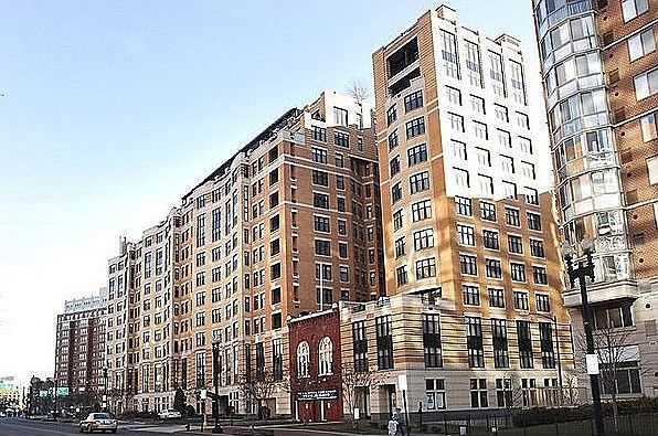 400 Mass. exterior