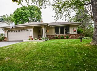 312 Hillview Cir, Waukesha, WI 53188
