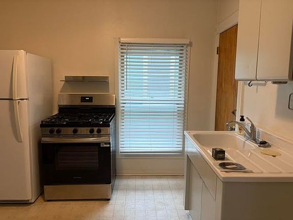 2nd image of 842 Spaight St #2