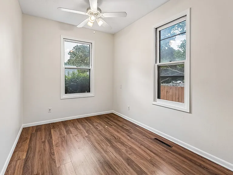 535 N Pebble St — Photo 17