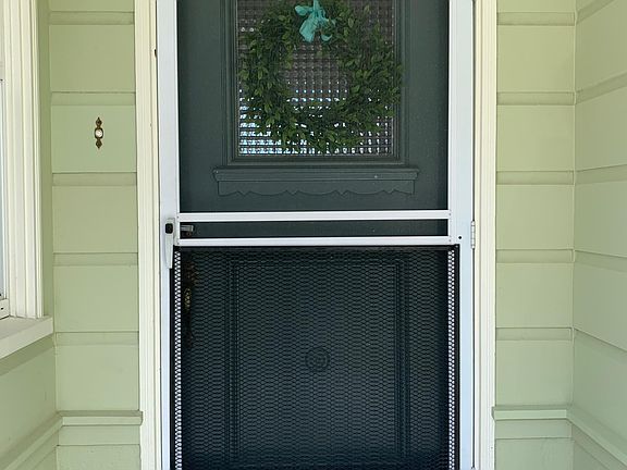 3rd image of 154 W 40th Ave