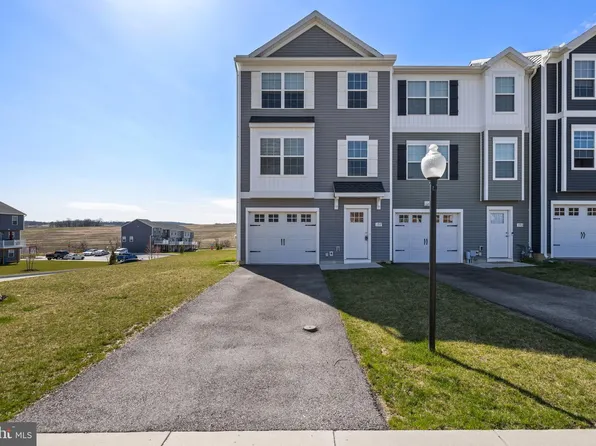783 Bassett Dr, Chambersburg, PA 17201
