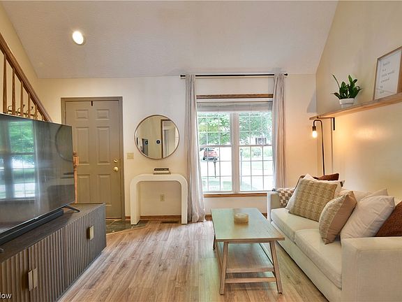 5th image of 3133 Hidden Brook Dr