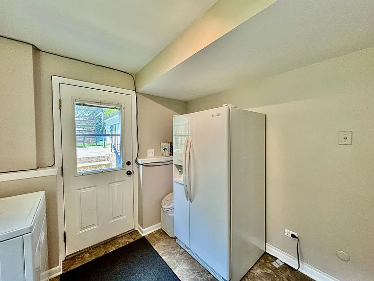 514 S Yale Ave — Photo 50
