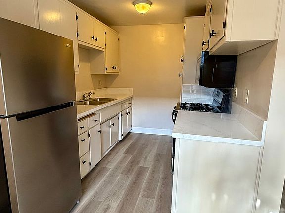 3rd image of 693 Spruce Ave APT F