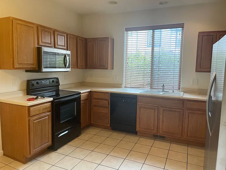 2845 Willow Tree Ln — Photo 7