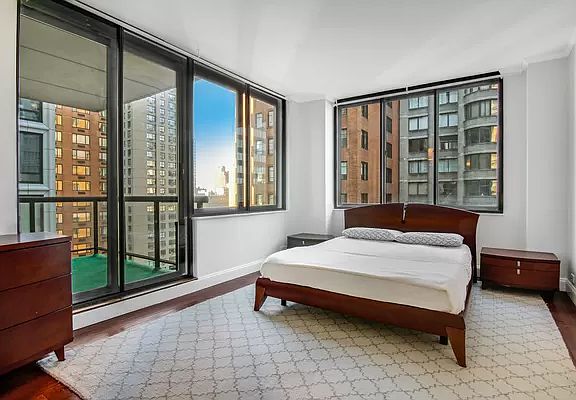 5th image of 62 W 62nd St APT 18D