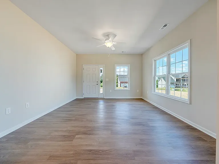956 Carriage Pkwy — Photo 32