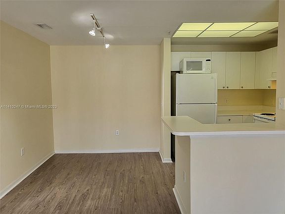5th image of 2027 SE 10th Ave APT 727