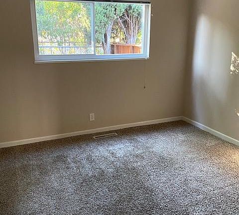 5th image of 928 Junipero Ave