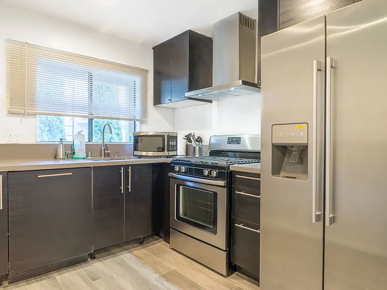 1823 Pelham Ave #8 — Photo 9