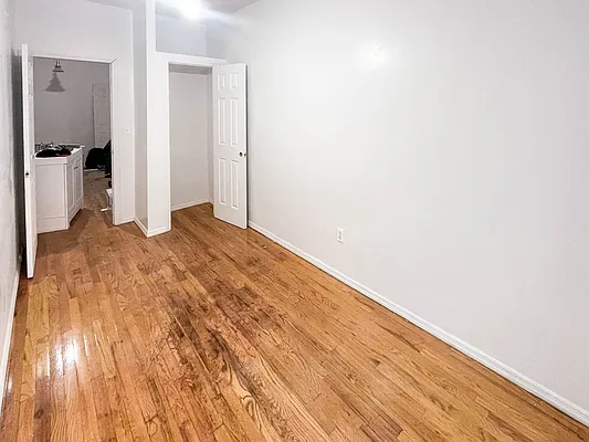 Rented by The Agency | media 4