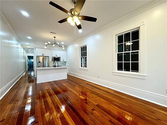 3rd image of 2264 Carondelet St